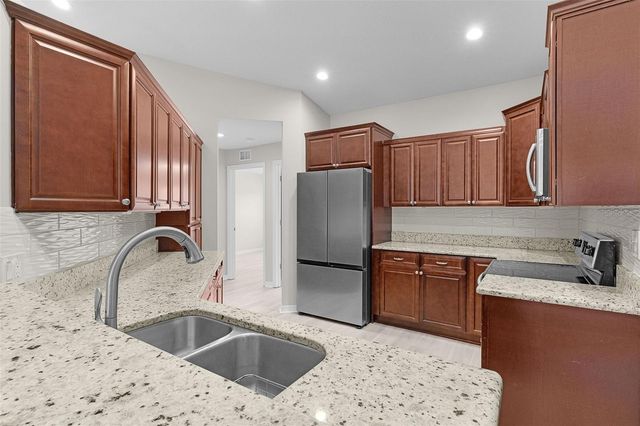 5308 BOWLINE COURT, Oxford, FL 34484