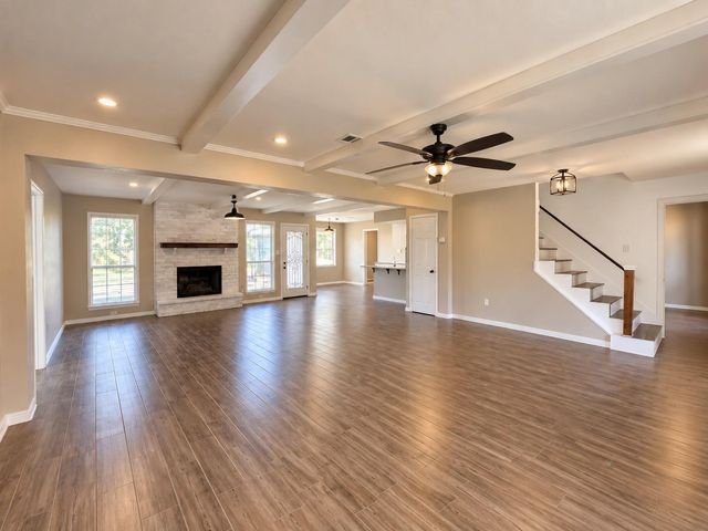 676 Ravensworth Drive, Conroe, TX 77302
