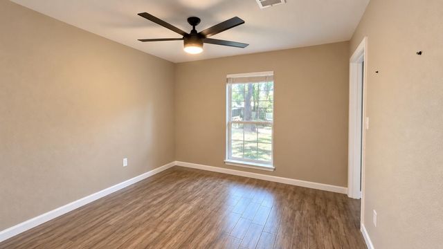 676 Ravensworth Drive, Conroe, TX 77302