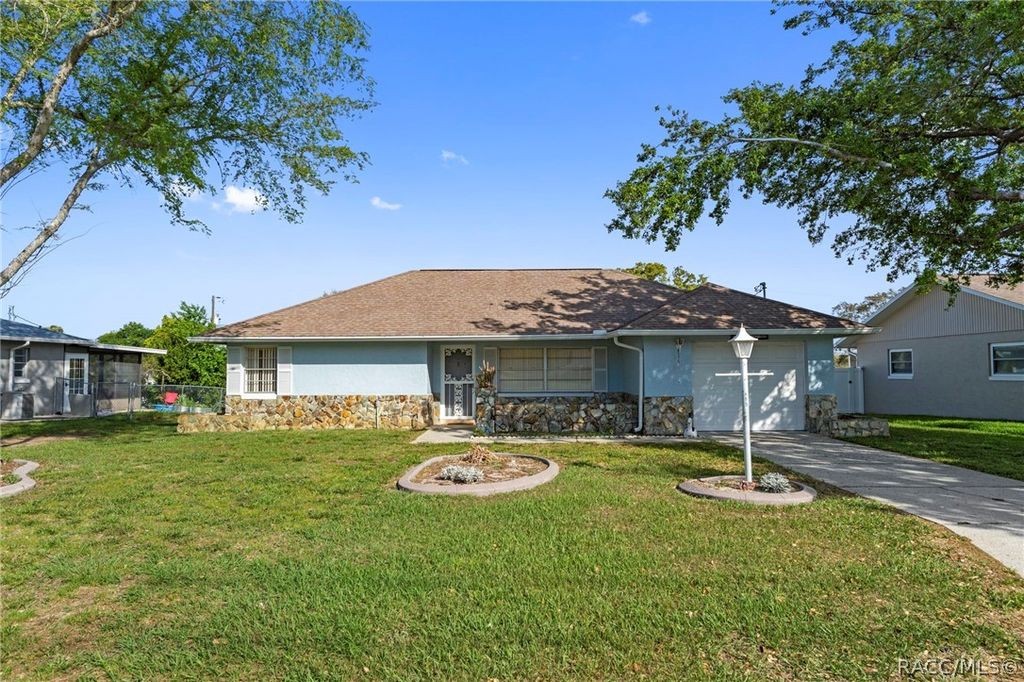 605 W Buttonbush Drive, Beverly Hills, FL 34465