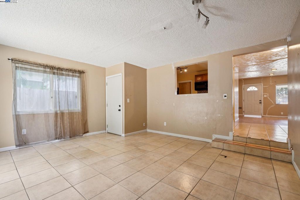 property-img