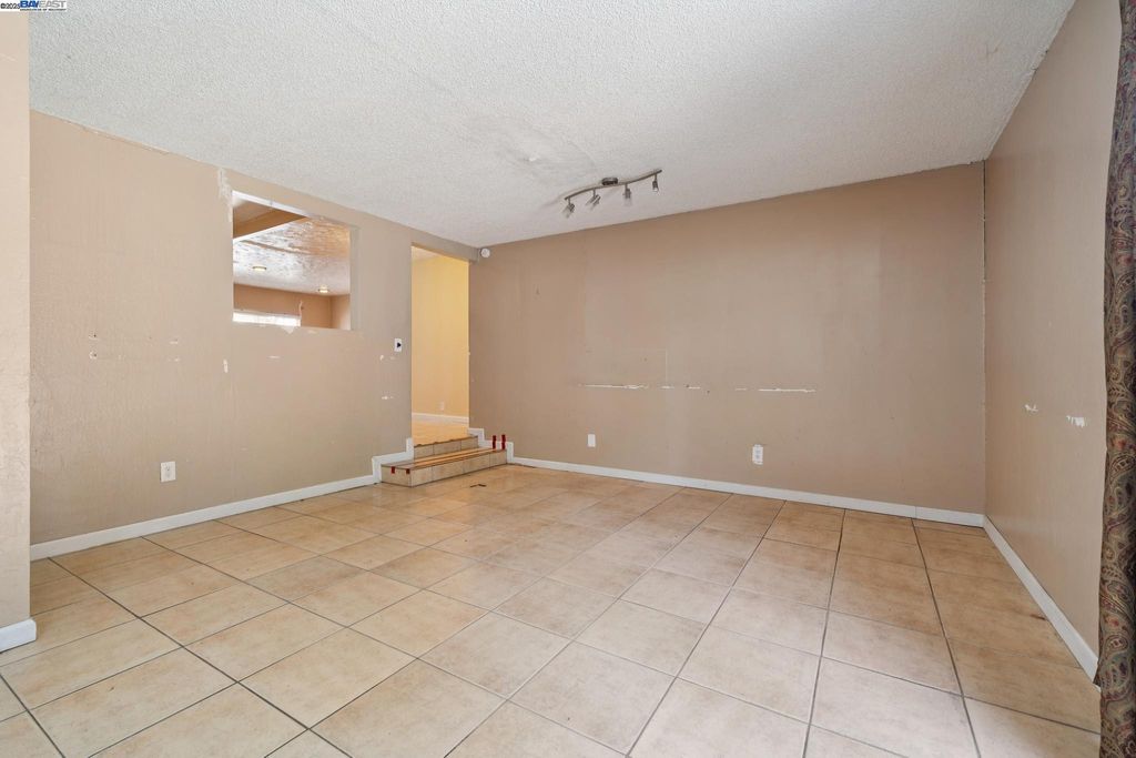 property-img