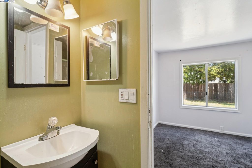property-img