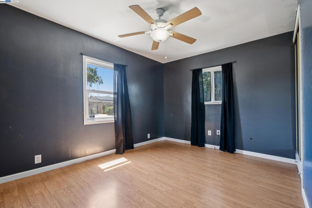 property-img