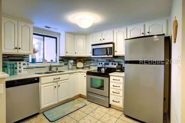 43 Folly Field Rd Apt 17, Hilton Head Island, SC 29928