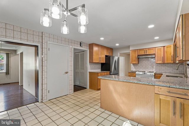 4631 HAWKSBURY RD, Baltimore, MD 21208