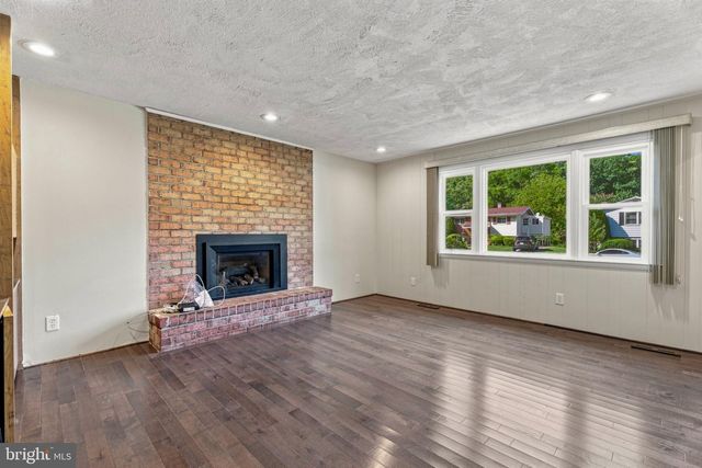 4631 HAWKSBURY RD, Baltimore, MD 21208