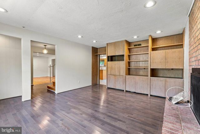 4631 HAWKSBURY RD, Baltimore, MD 21208