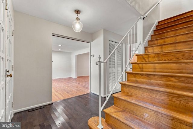 4631 HAWKSBURY RD, Baltimore, MD 21208