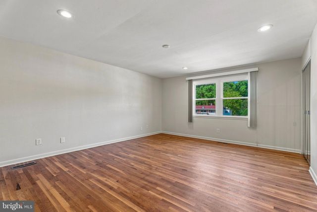 4631 HAWKSBURY RD, Baltimore, MD 21208