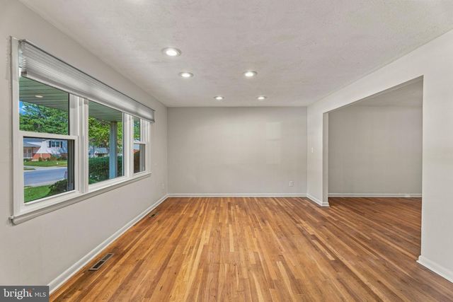 4631 HAWKSBURY RD, Baltimore, MD 21208