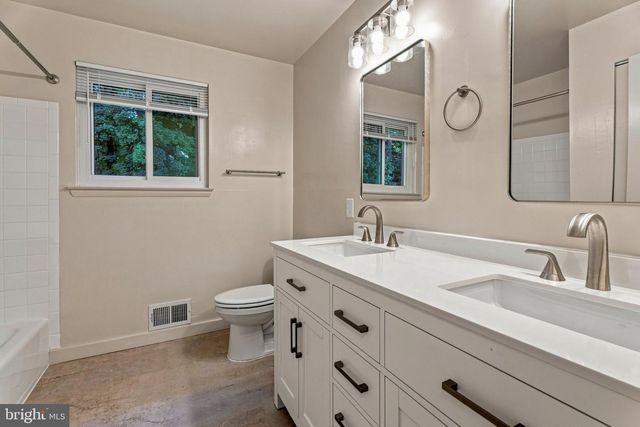 4631 HAWKSBURY RD, Baltimore, MD 21208