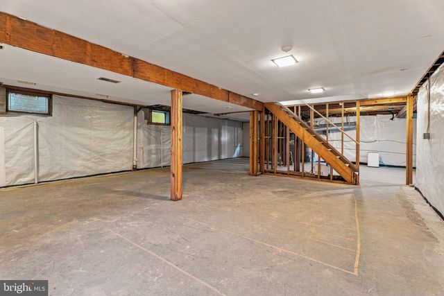 4631 HAWKSBURY RD, Baltimore, MD 21208