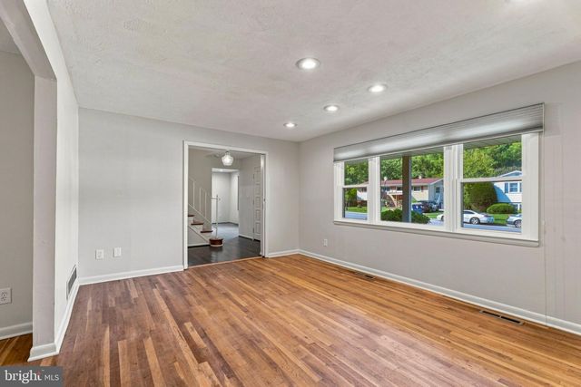 4631 HAWKSBURY RD, Baltimore, MD 21208