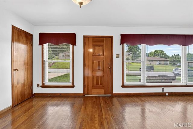 1011 Hawthorn Avenue, St Charles, MO 63301