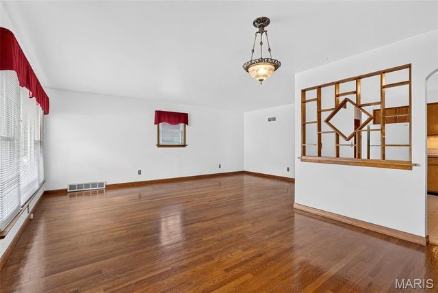 1011 Hawthorn Avenue, St Charles, MO 63301