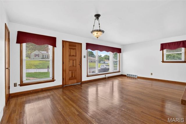 1011 Hawthorn Avenue, St Charles, MO 63301