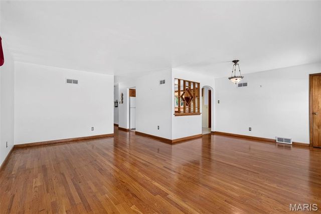1011 Hawthorn Avenue, St Charles, MO 63301