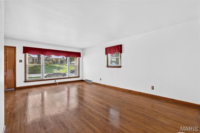 1011 Hawthorn Avenue, St Charles, MO 63301