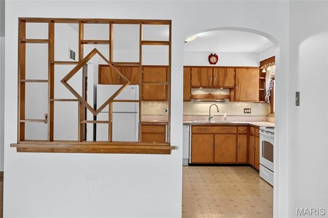 1011 Hawthorn Avenue, St Charles, MO 63301