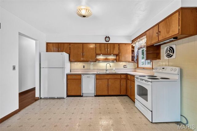 1011 Hawthorn Avenue, St Charles, MO 63301