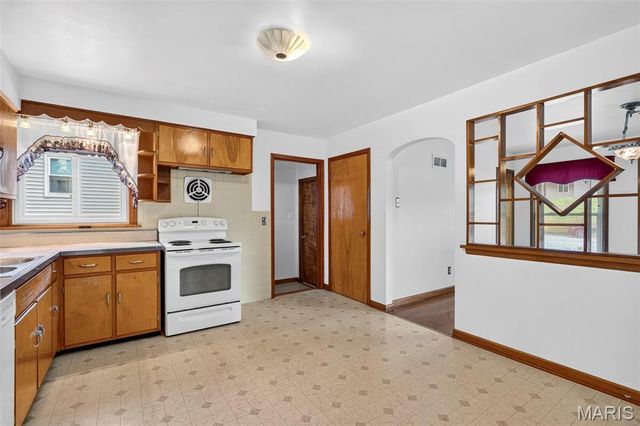 1011 Hawthorn Avenue, St Charles, MO 63301