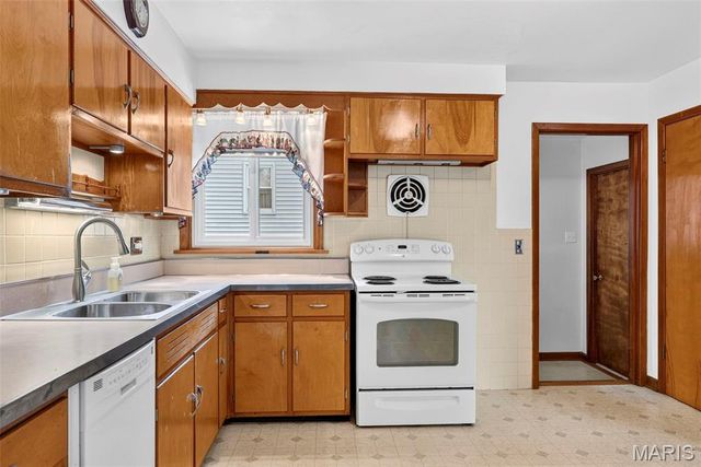 1011 Hawthorn Avenue, St Charles, MO 63301