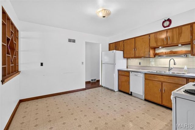 1011 Hawthorn Avenue, St Charles, MO 63301