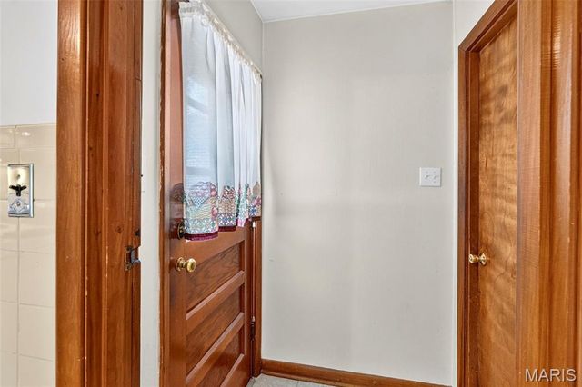 1011 Hawthorn Avenue, St Charles, MO 63301