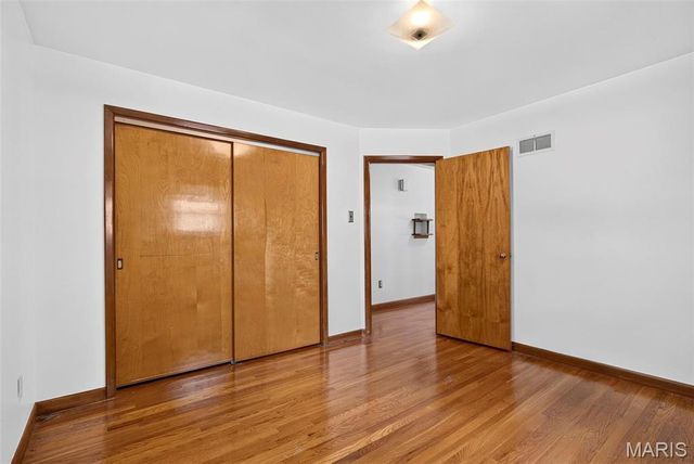 1011 Hawthorn Avenue, St Charles, MO 63301