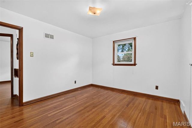 1011 Hawthorn Avenue, St Charles, MO 63301