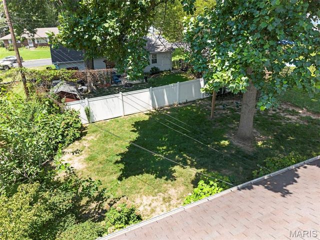 1011 Hawthorn Avenue, St Charles, MO 63301