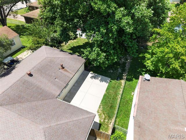 1011 Hawthorn Avenue, St Charles, MO 63301