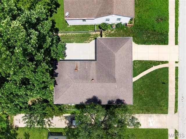 1011 Hawthorn Avenue, St Charles, MO 63301