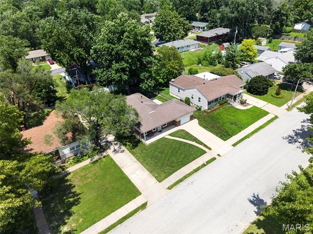 1011 Hawthorn Avenue, St Charles, MO 63301