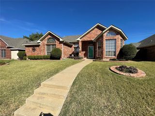 6710 Falcon Street, Rowlett, TX 75089
