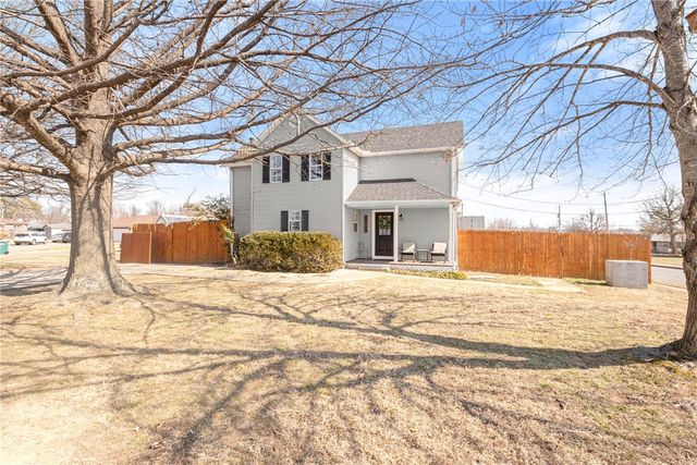 1009 Lilac Street, Rogers, AR 72756