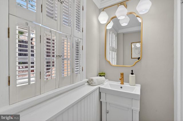 142 D ST SE, Washington, DC 20003