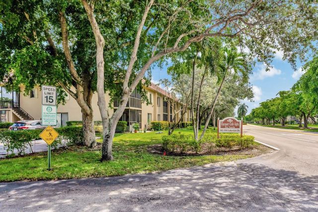 334 LAKEVIEW Drive 204, Weston, FL 33326