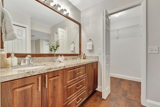334 LAKEVIEW Drive 204, Weston, FL 33326