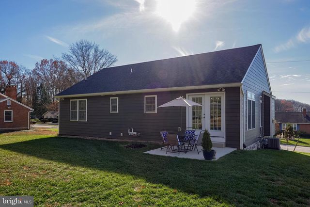 2521 EDGEWOOD LN, York, PA 17403