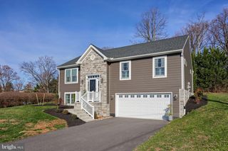 2521 EDGEWOOD LN, York, PA 17403