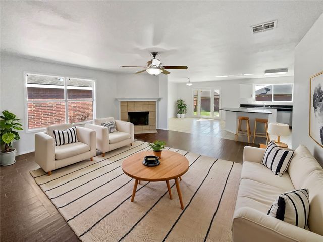 2042 Lake Trail Drive, Heartland, TX 75126