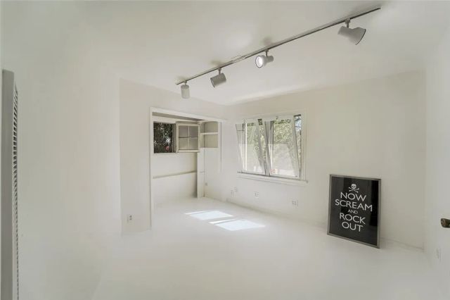 5924 Graciosa Drive, Los Angeles, CA 90068