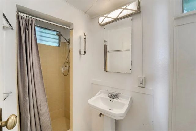 5924 Graciosa Drive, Los Angeles, CA 90068