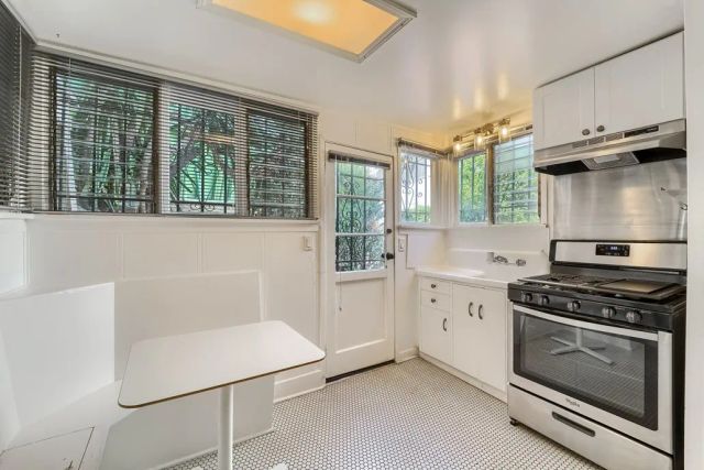 5924 Graciosa Drive, Los Angeles, CA 90068