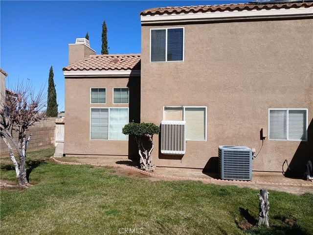 3828 Napa, Palmdale, CA 93550