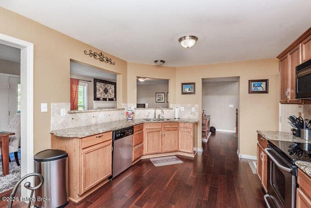 11048 Symington Cir, Louisville, KY 40241