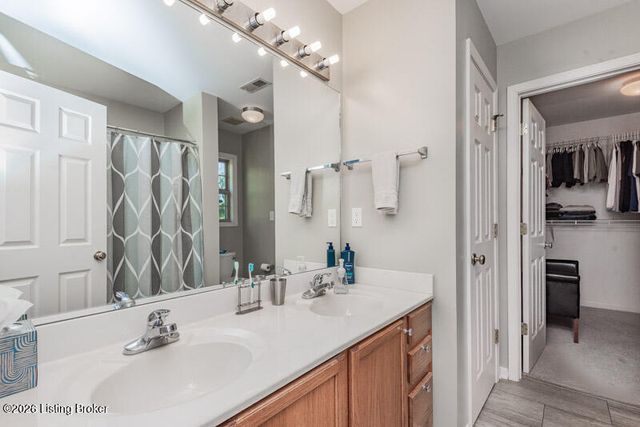 11048 Symington Cir, Louisville, KY 40241