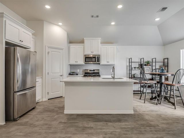 3013 Crossover Court, Moore, OK 73160